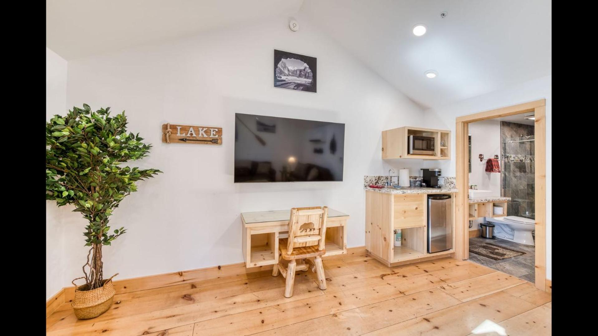 #2 Cottage Like Suite With Private Hot Tub 바스 레이크 외부 사진